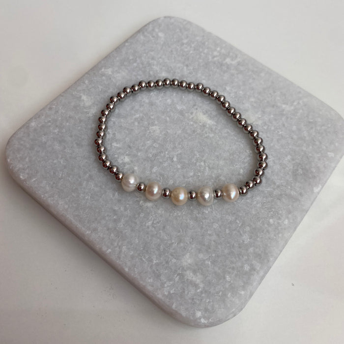 Simple Pearl Bracelt